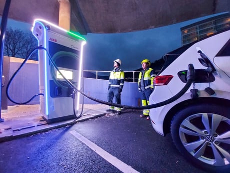 sähköauton latausasema