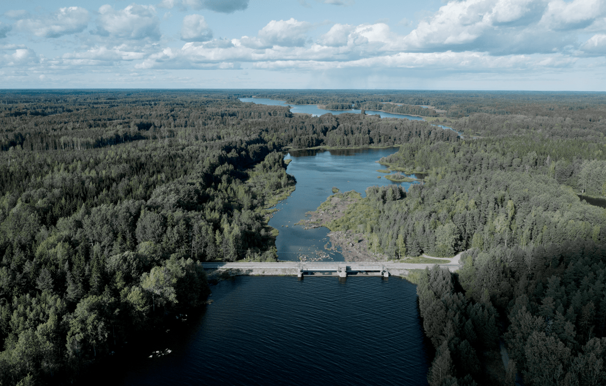 Vesivoimalaitos ilmakuvassa