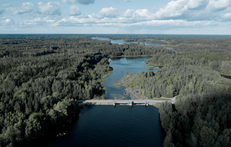Vesivoimalaitos ilmakuvassa
