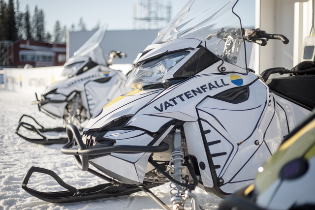 sähköllä kulkeva moottorikelkka 