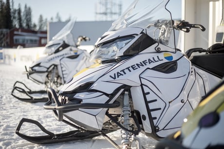 sähköllä kulkeva moottorikelkka 
