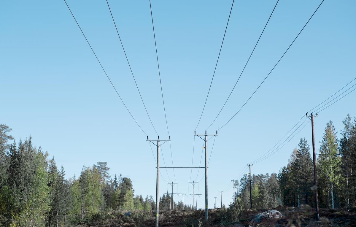 Voimajohdot maastossa